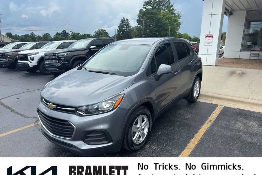 2020 Chevrolet Trax LS photo 1