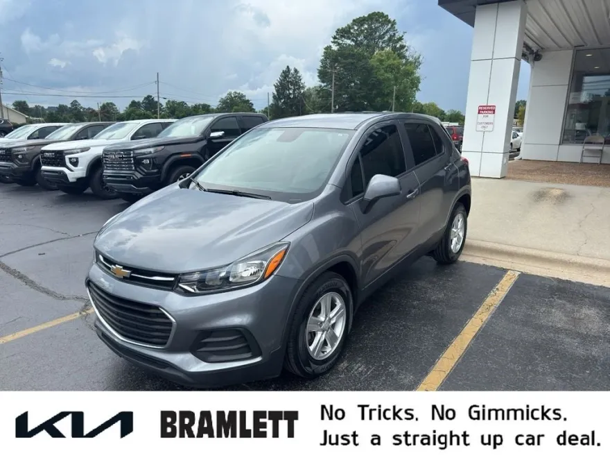 2020 Chevrolet Trax LS photo 1