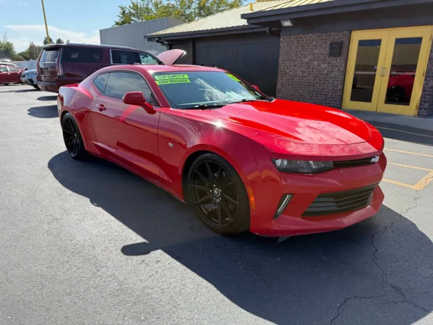 2017 Chevrolet Camaro 1LT photo 1