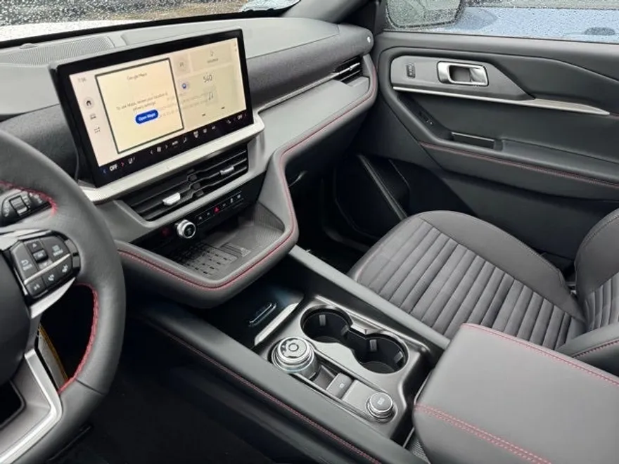 2025 Ford Explorer ST-Line photo 1
