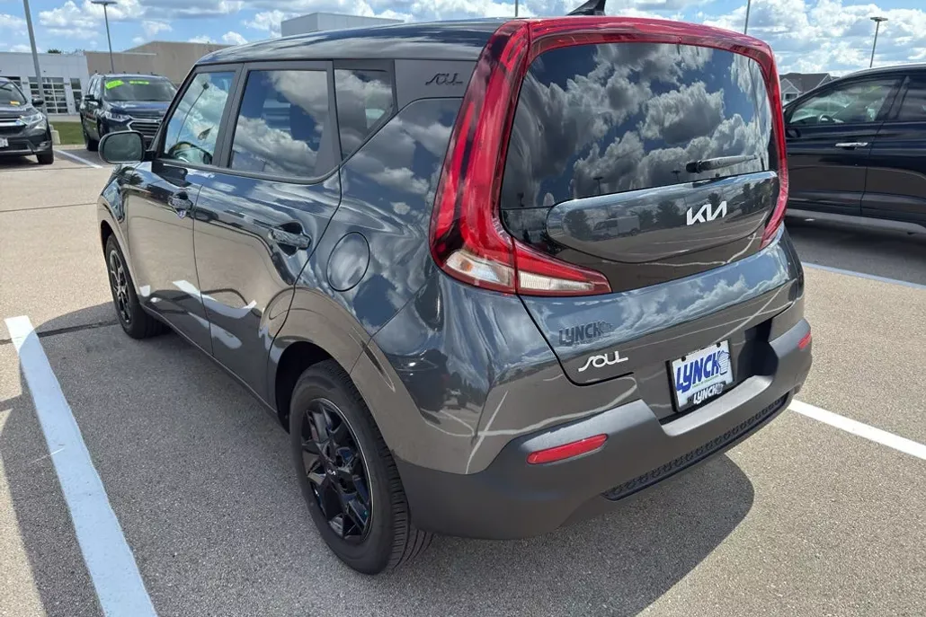 2022 Kia Soul LX photo 1