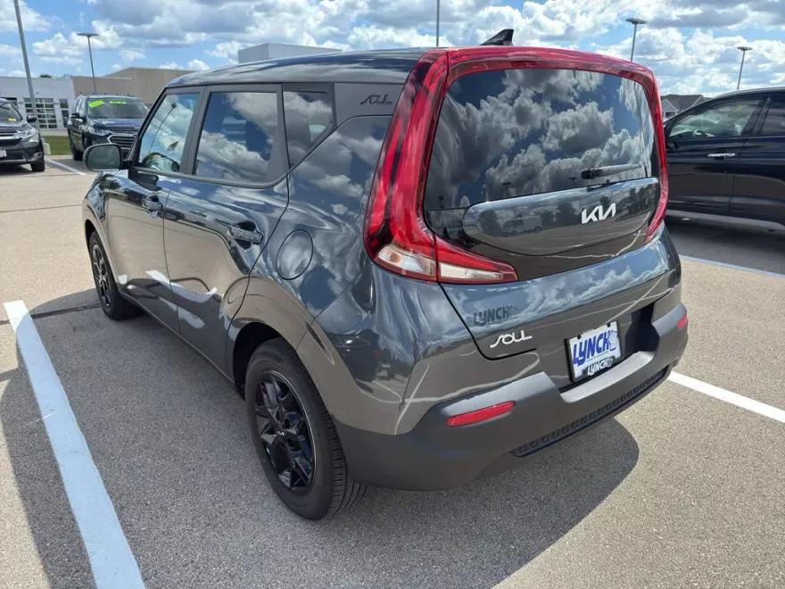 2022 Kia Soul LX photo 1