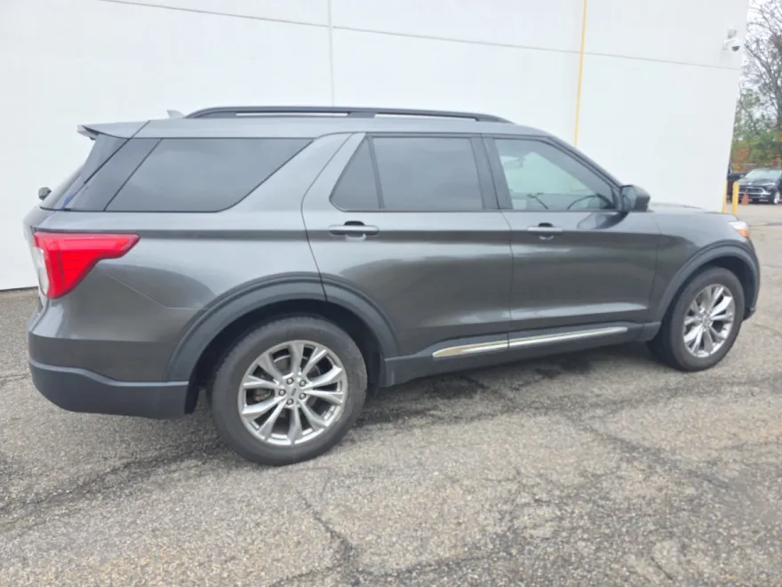 2020 Ford Explorer XLT photo 1