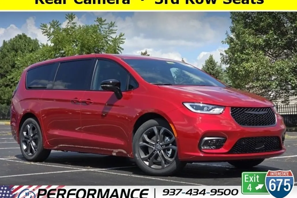 2026 Chrysler Pacifica photo 1
