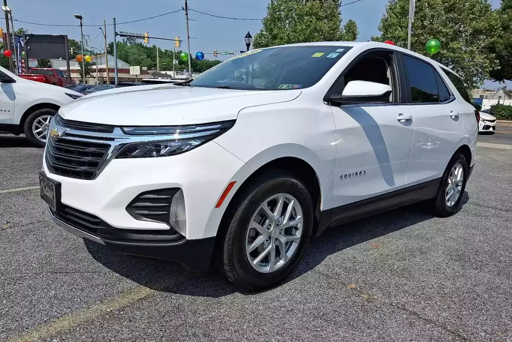 2022 Chevrolet Equinox LT photo 1