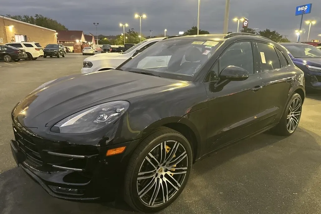 2018 Porsche Macan Turbo Performance Package photo 1
