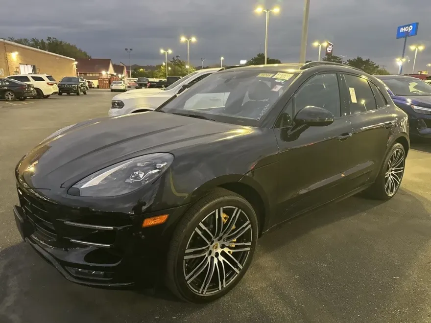 2018 Porsche Macan Turbo Performance Package photo 1