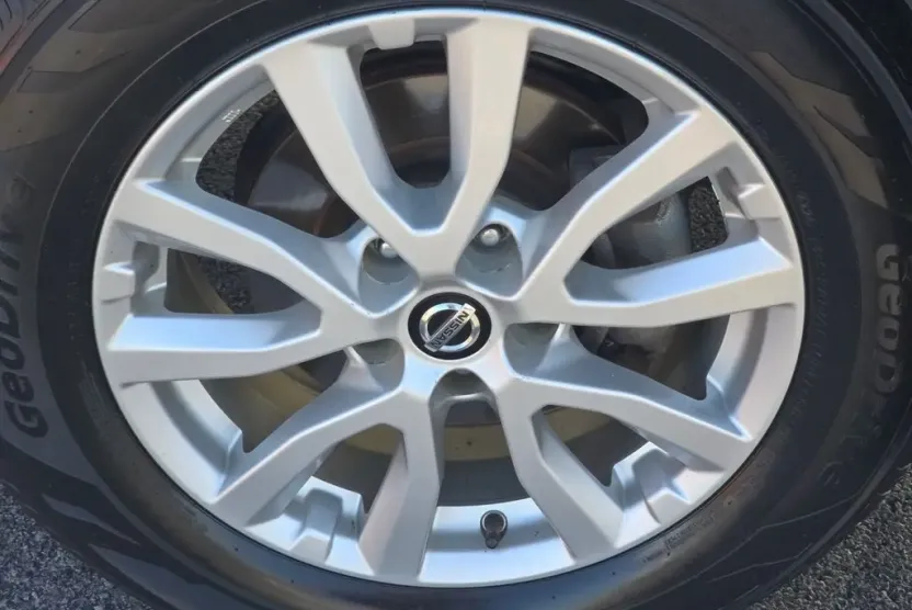 2020 Nissan Rogue SV photo 1