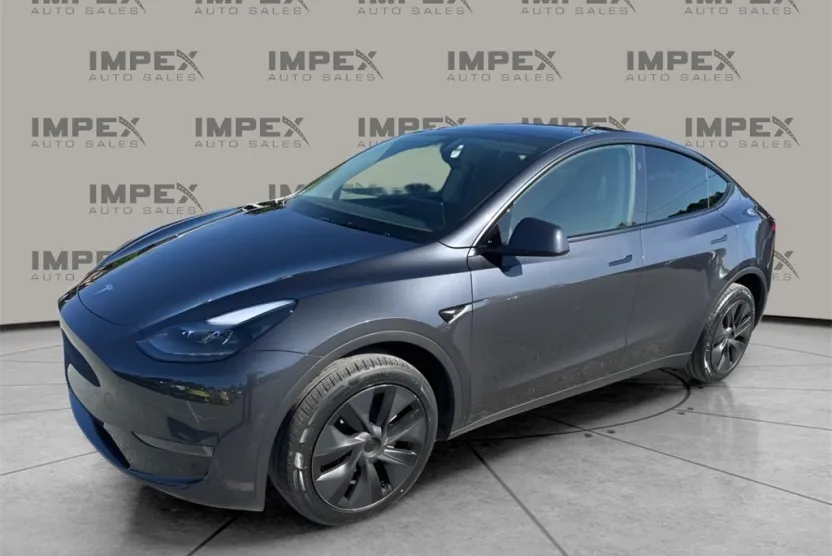 2024 Tesla Model Y Long Range photo 1