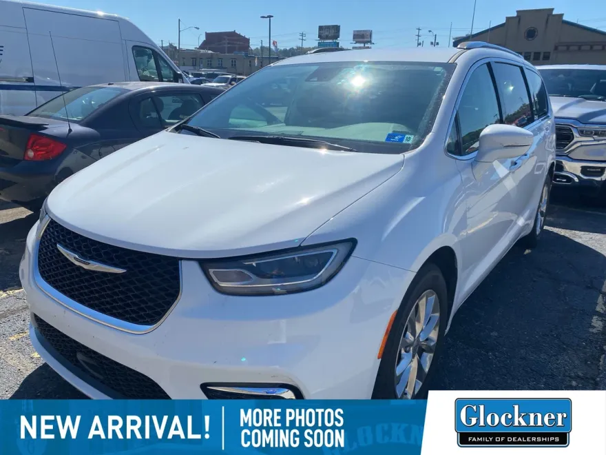 2021 Chrysler Pacifica Touring L photo 1