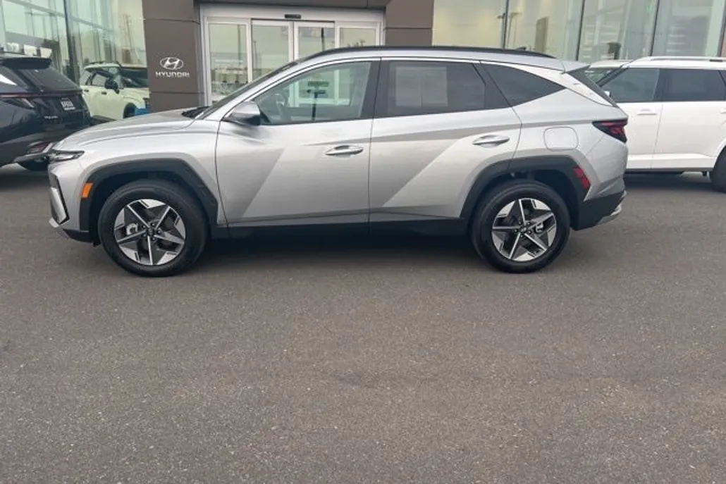2025 Hyundai Tucson SEL photo 1