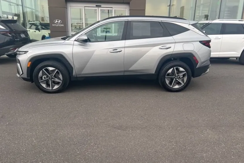2025 Hyundai Tucson SEL photo 1