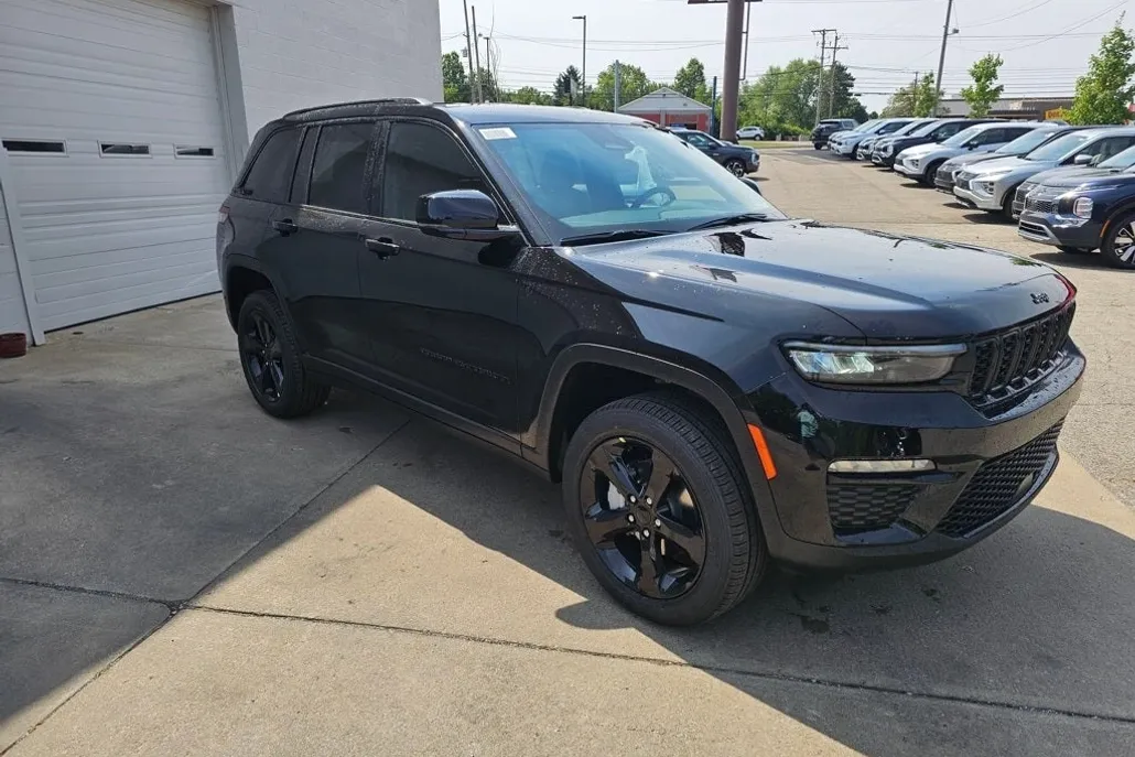2025 Jeep Grand Cherokee Limited photo 1