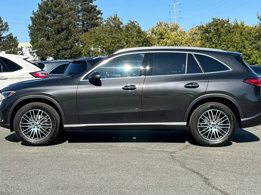 2026 Mercedes Benz GLC 300 4MATIC photo 1