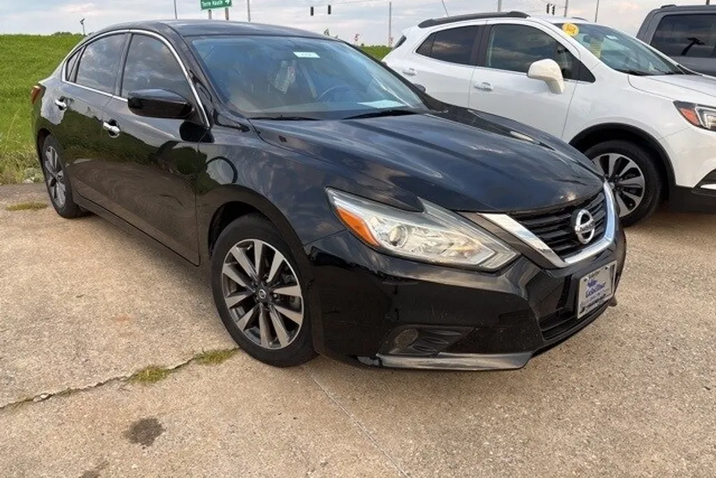 2017 Nissan Altima 2.5 SV photo 1