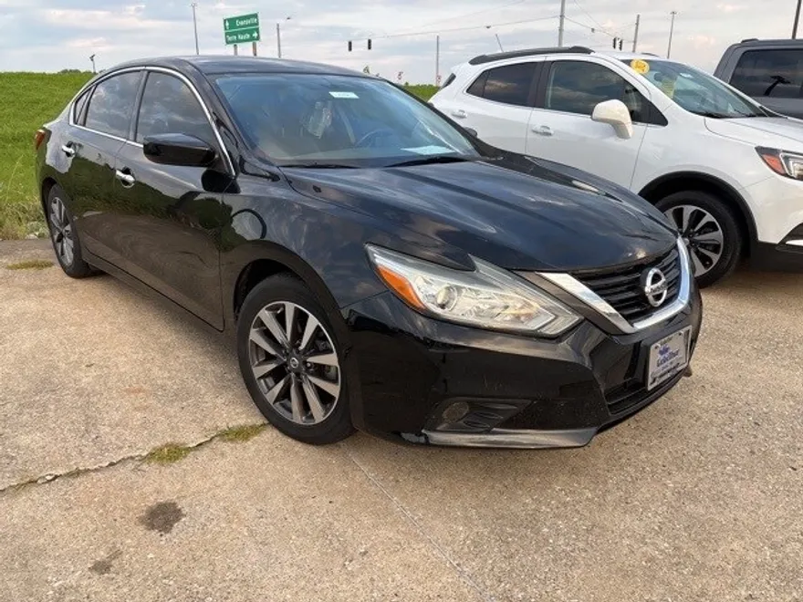 2017 Nissan Altima 2.5 SV photo 1