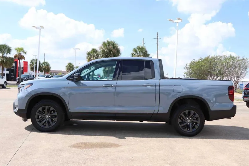 2025 Honda Ridgeline Sport photo 1