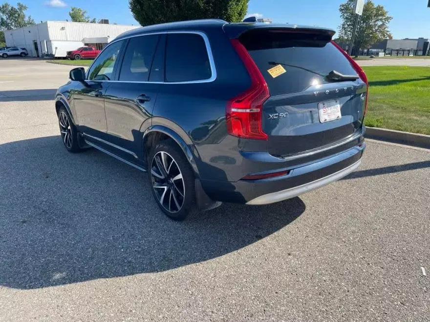 2022 Volvo XC90 T6 AWD Momentum photo 1