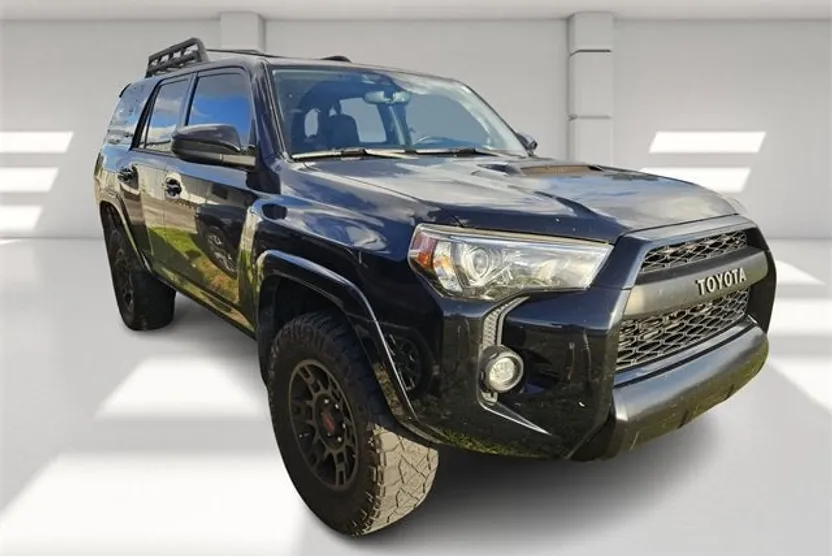 2019 Toyota 4Runner SR5 photo 1