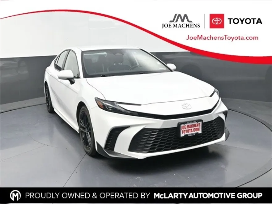 2025 Toyota Camry SE photo 1