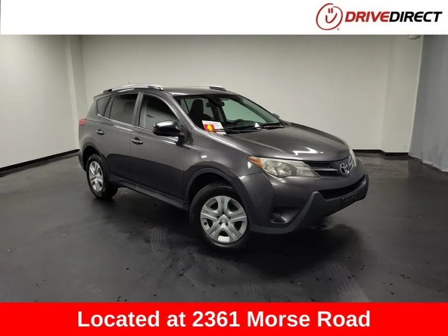 2015 Toyota RAV4 LE photo 1
