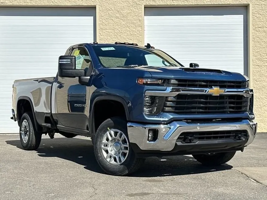 2025 Chevrolet Silverado 2500HD LT photo 1