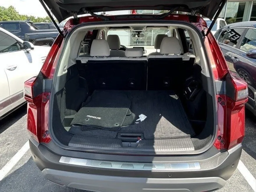 2023 Nissan Rogue SV photo 1