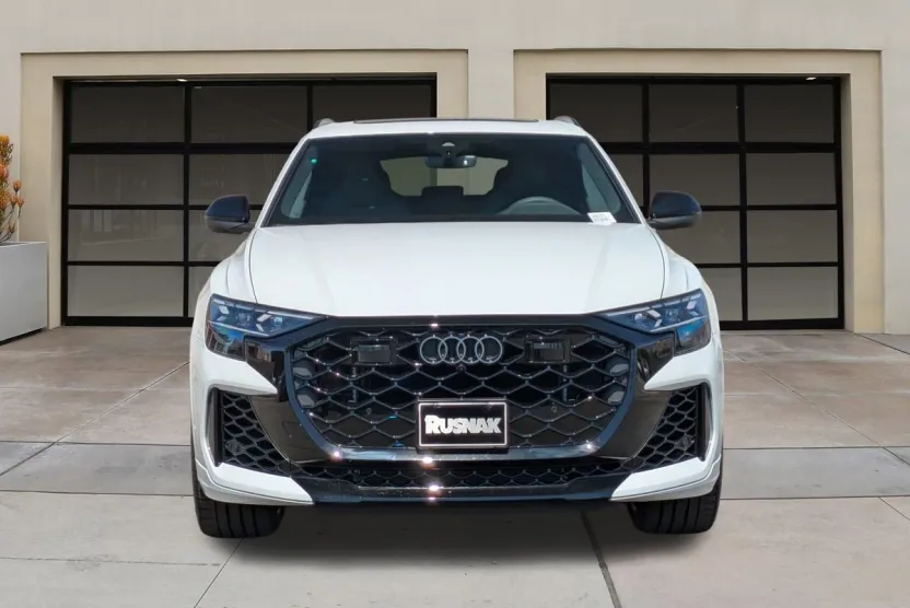 2025 Audi RS Q8 photo 1