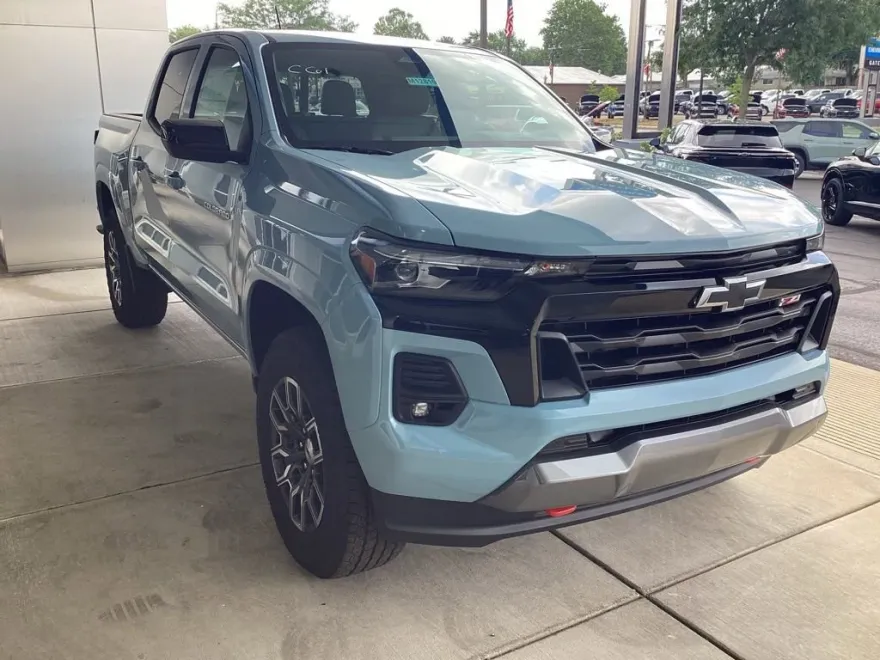 2025 Chevrolet Colorado Z71 photo 1