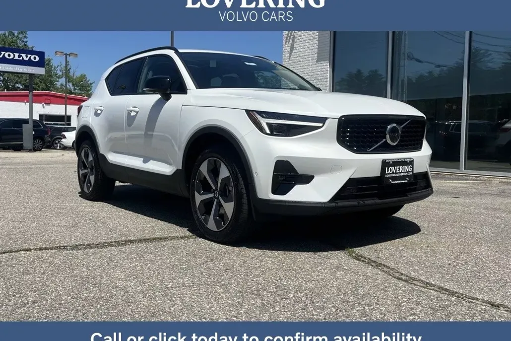 2025 Volvo XC40 Plus photo 1