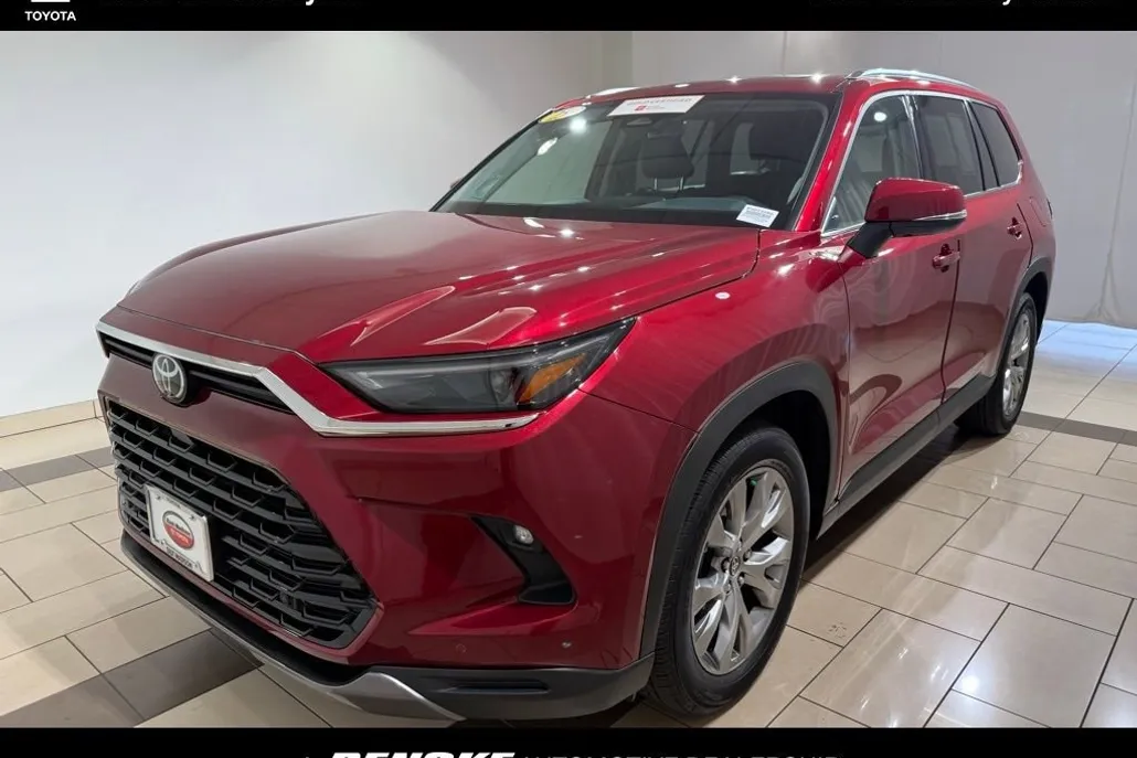 2025 Toyota Grand Highlander LE photo 1
