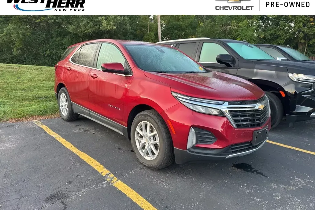 2023 Chevrolet Equinox LT photo 1