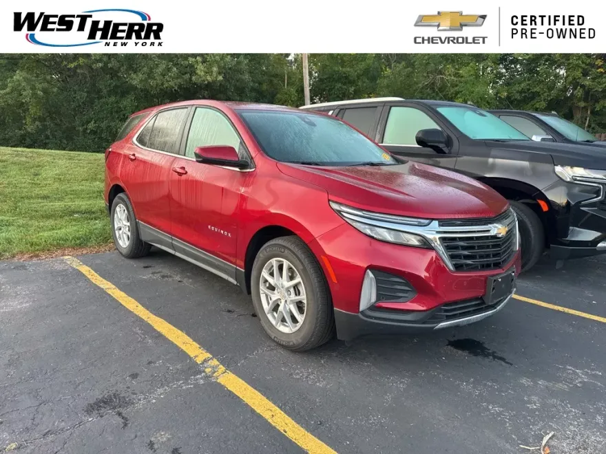 2023 Chevrolet Equinox LT photo 1