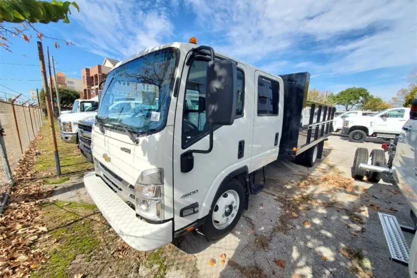 2024 Chevrolet Silverado 4500HD Base photo 1