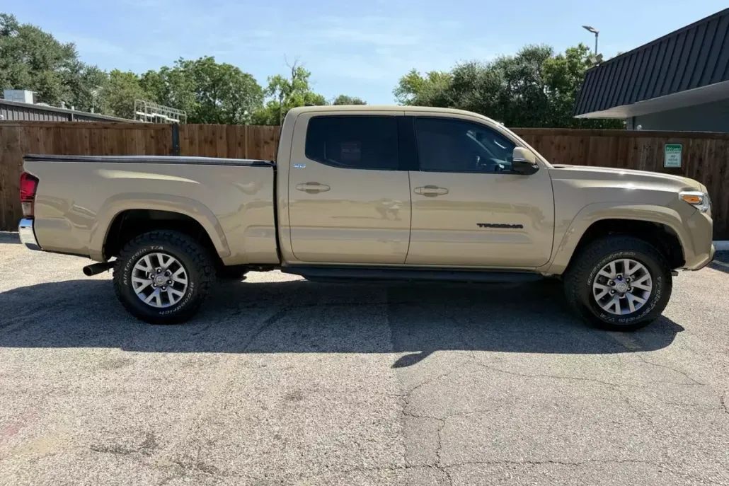 2018 Toyota Tacoma Double Cab SR5 photo 1