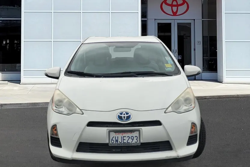 2012 Toyota Prius C One photo 1
