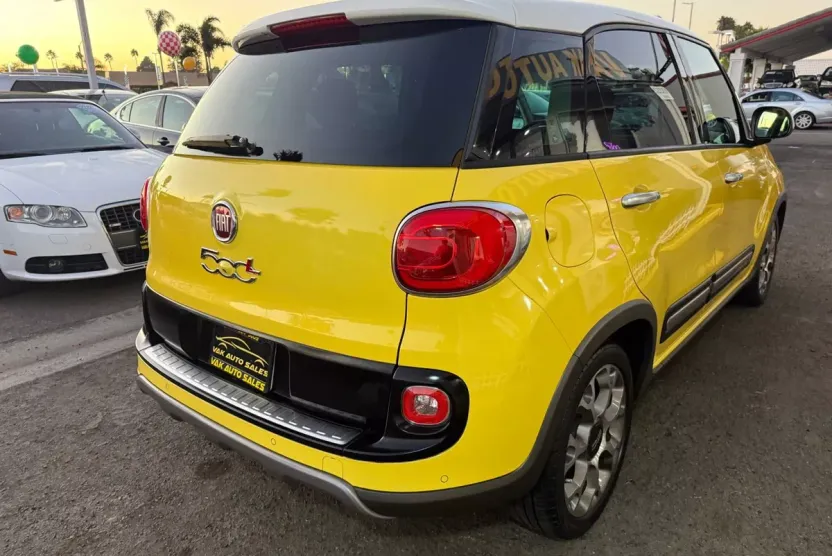 2014 Fiat 500L Trekking photo 1