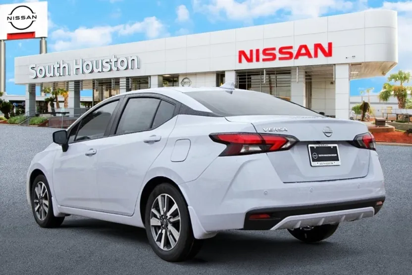 2025 Nissan Versa 1.6 SV photo 1