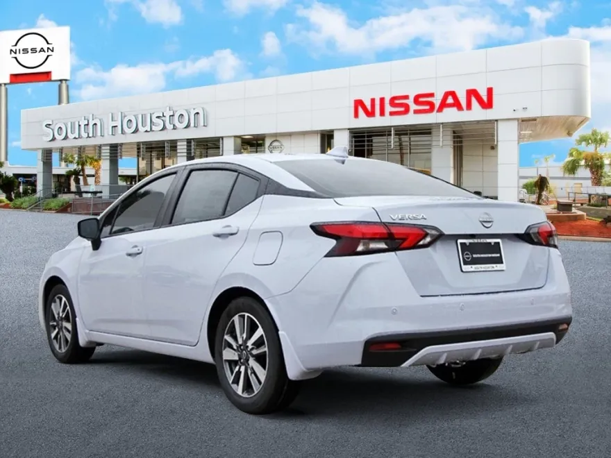 2025 Nissan Versa 1.6 SV photo 1