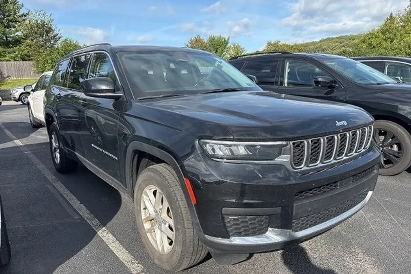 2022 Jeep Grand Cherokee Laredo photo 1