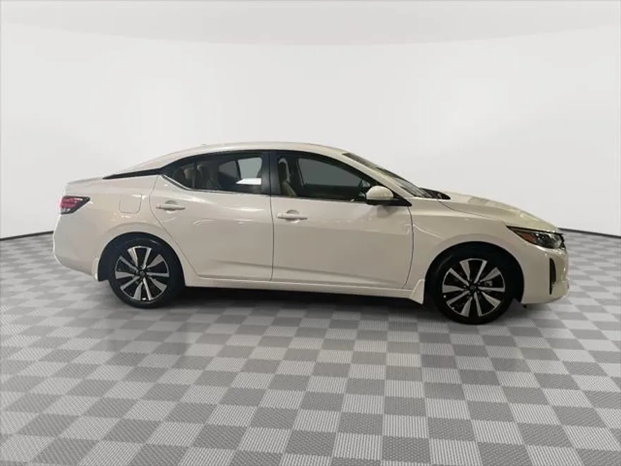 2025 Nissan Sentra SV photo 1