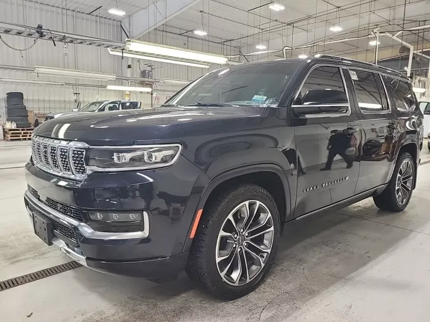 2023 Jeep Grand Wagoneer III photo 1