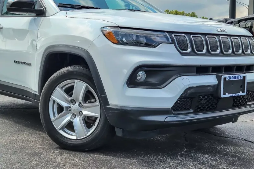 2022 Jeep Compass Latitude photo 1