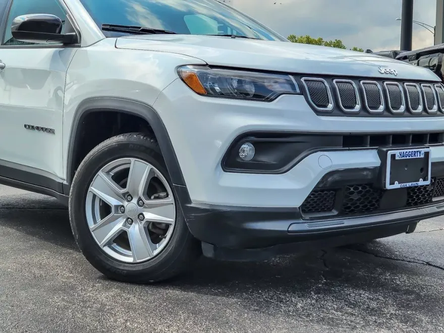 2022 Jeep Compass Latitude photo 1
