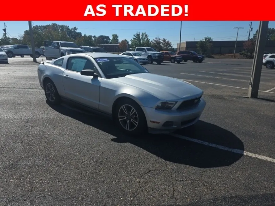 2011 Ford Mustang V6 Premium photo 1