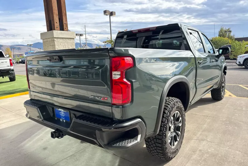 2025 Chevrolet Silverado 1500 ZR2 photo 1