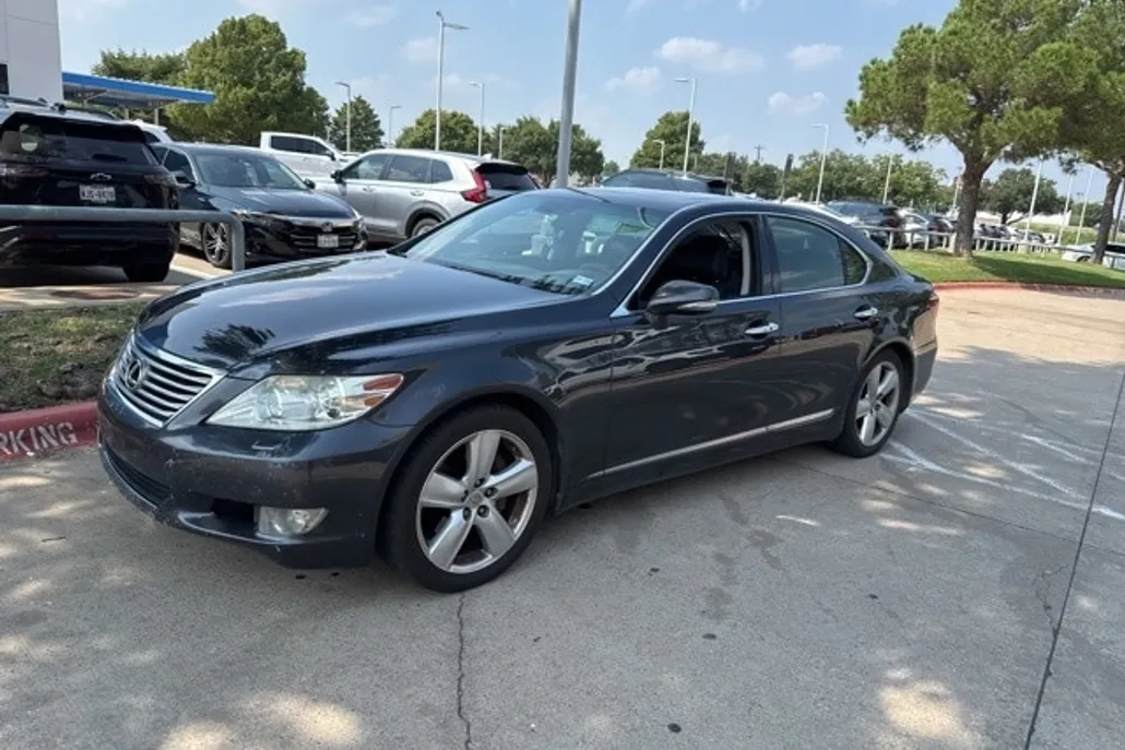 2010 Lexus LS 460 photo 1