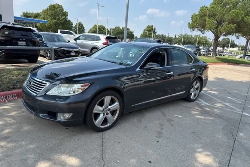 2010 Lexus LS 460 photo 1