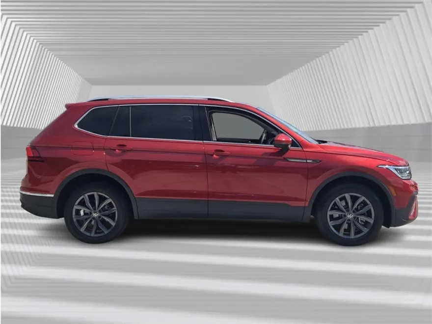 2022 Volkswagen Tiguan SE photo 1