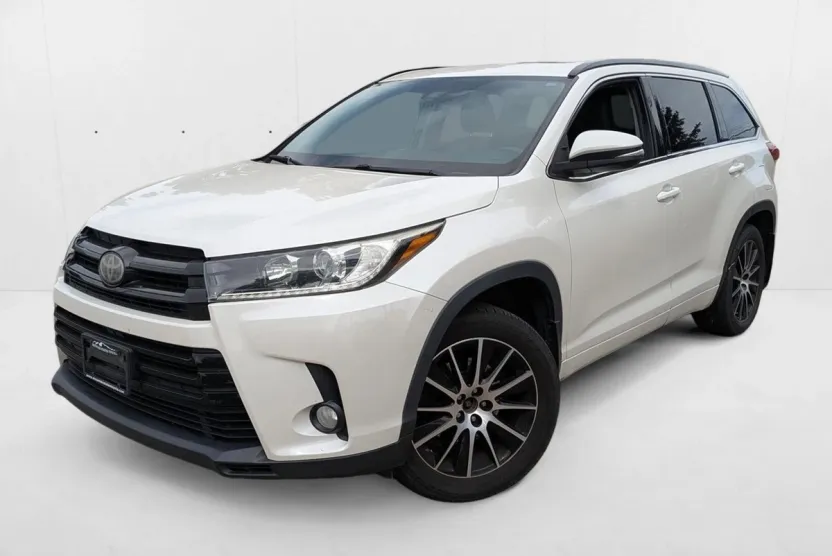 2018 Toyota Highlander SE photo 1